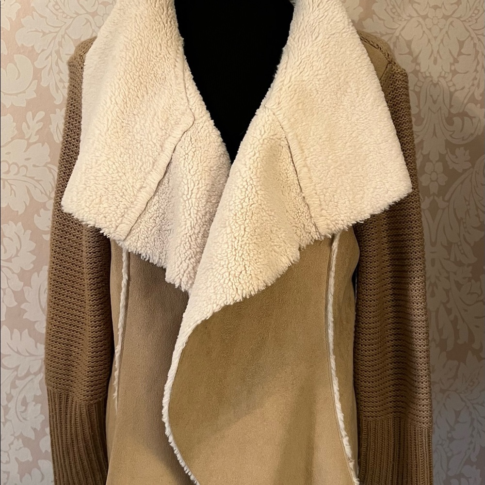 Knox Rose Cream/Beige Sweater Jacket!